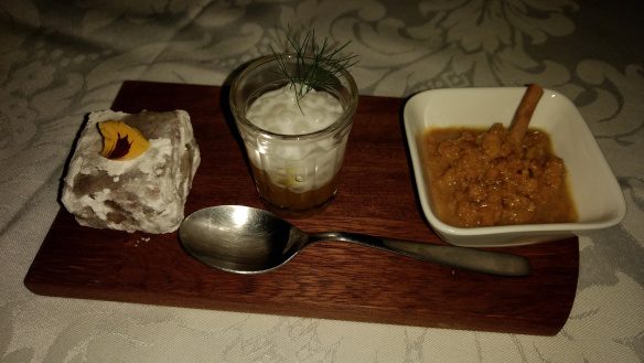 De sobremesa: palha italiana, ambrosia e sagu de leite de coco com doce de manga. Foto: Kelly Pelisser