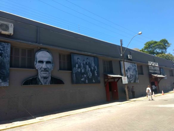 Imagens na fachada externa são novidades no parque.